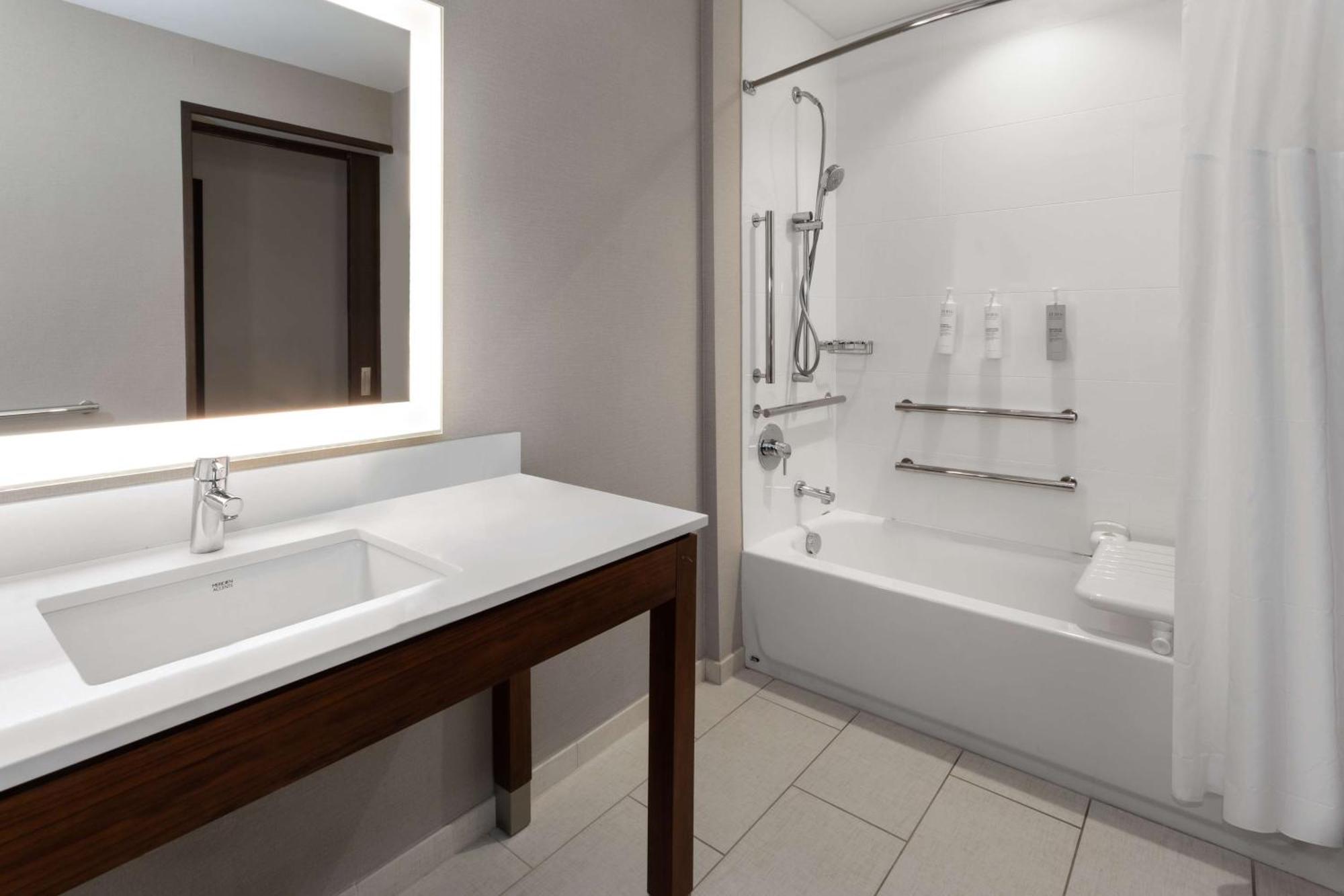 Hampton Inn By Hilton Nashville Airport Century Place Eksteriør bilde