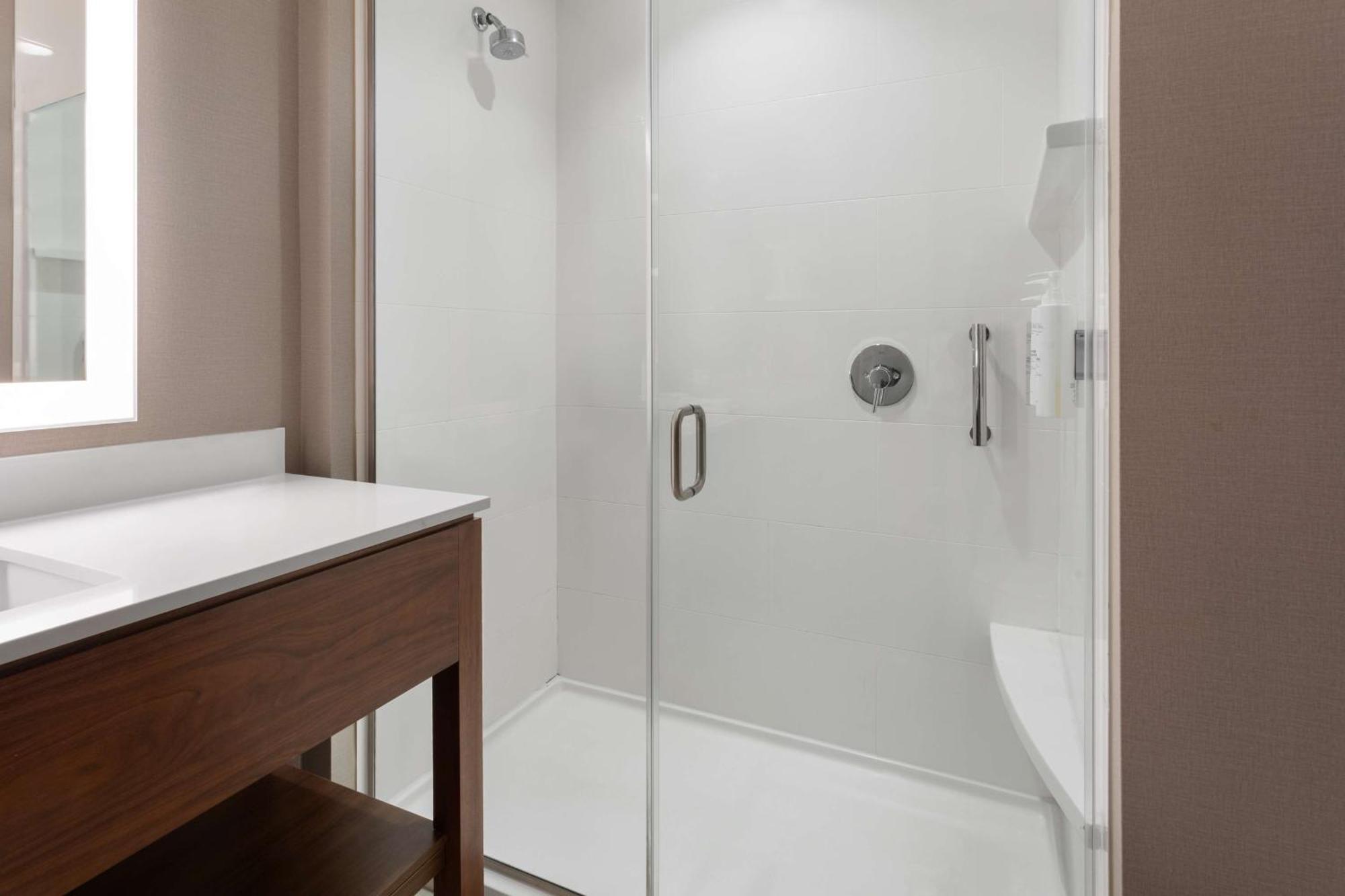 Hampton Inn By Hilton Nashville Airport Century Place Eksteriør bilde