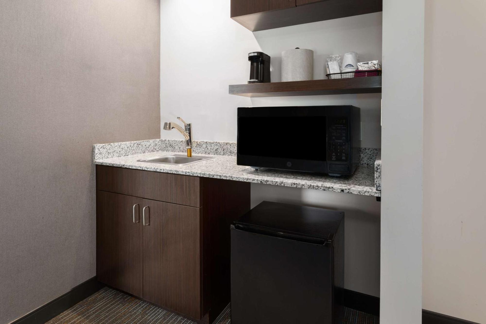 Hampton Inn By Hilton Nashville Airport Century Place Eksteriør bilde