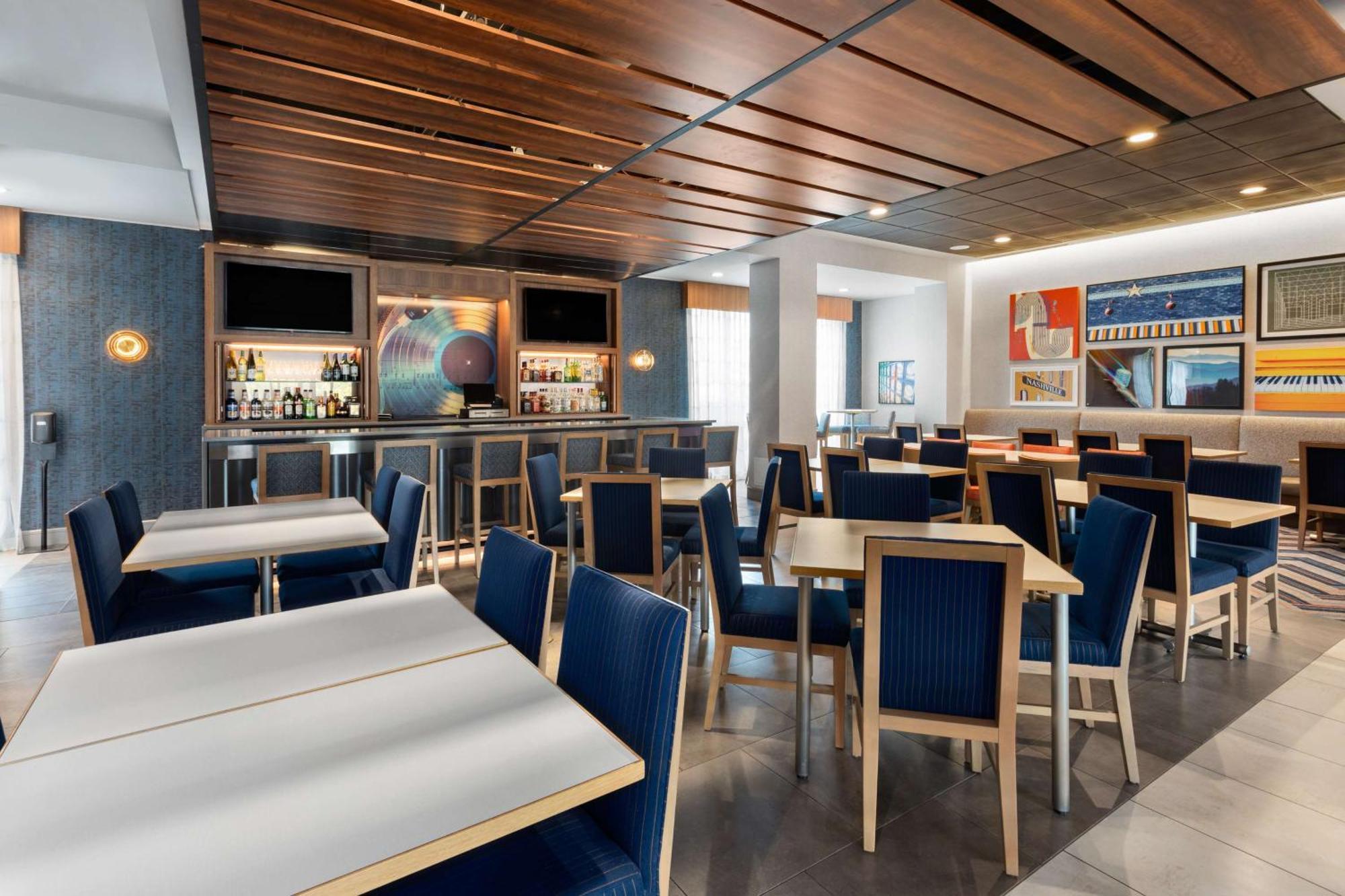 Hampton Inn By Hilton Nashville Airport Century Place Eksteriør bilde