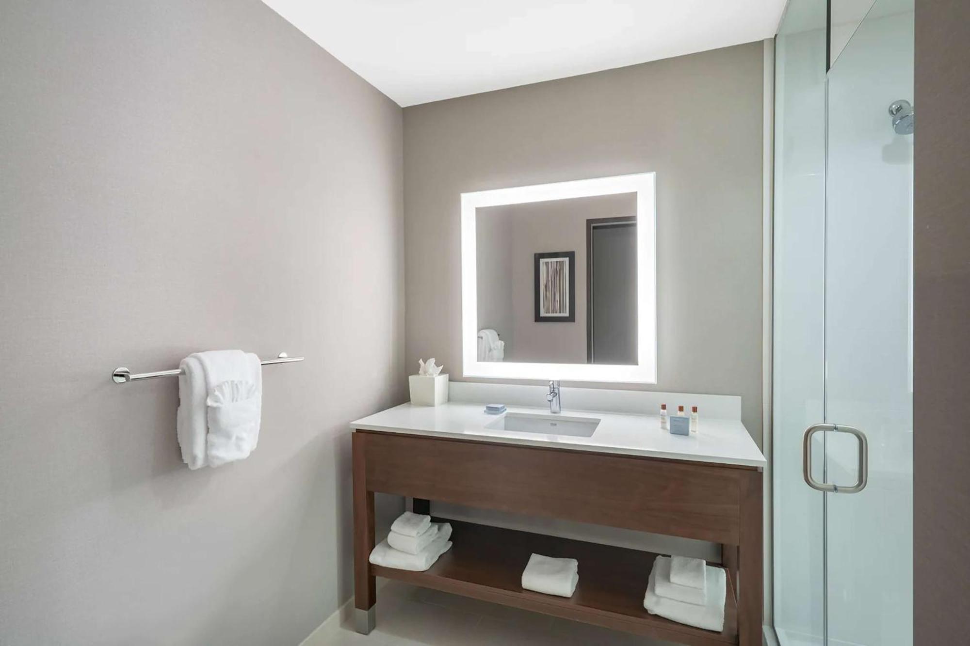 Hampton Inn By Hilton Nashville Airport Century Place Eksteriør bilde